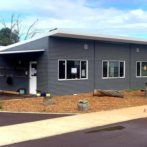 High-capacity crane lifting a prefabricated modular home, exemplifying Rapid Modular WA's fast and reliable modular building assembly across Perth and greater Western Australia.